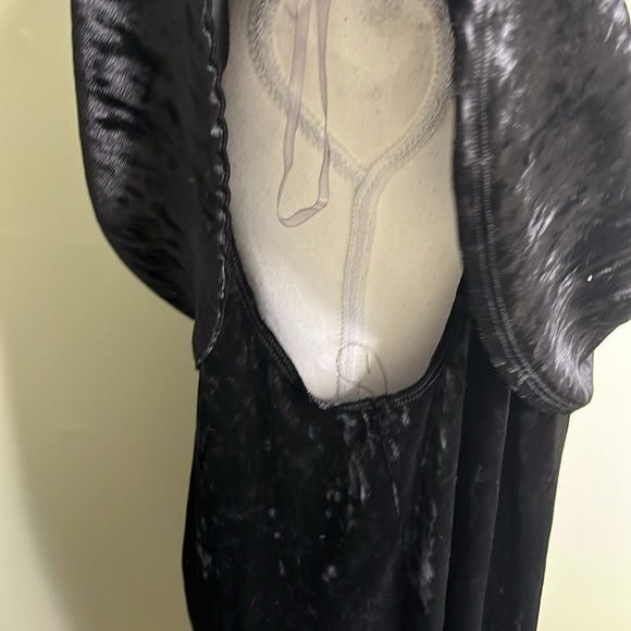 Tres Bien Elegant Black Velvet Mini off the shoulder Dress - Picture 6 of 14